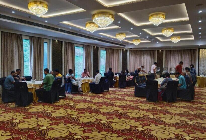 استراحتگاه Swarnagarh Nature Retreat & Spa