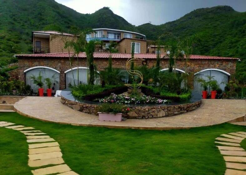 استراحتگاه Swarnagarh Nature Retreat & Spa