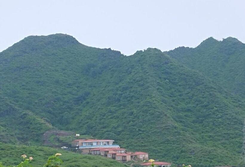 استراحتگاه Swarnagarh Nature Retreat & Spa