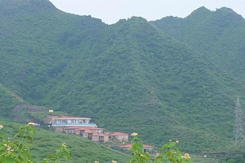 استراحتگاه Swarnagarh Nature Retreat & Spa