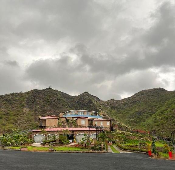 استراحتگاه Swarnagarh Nature Retreat & Spa