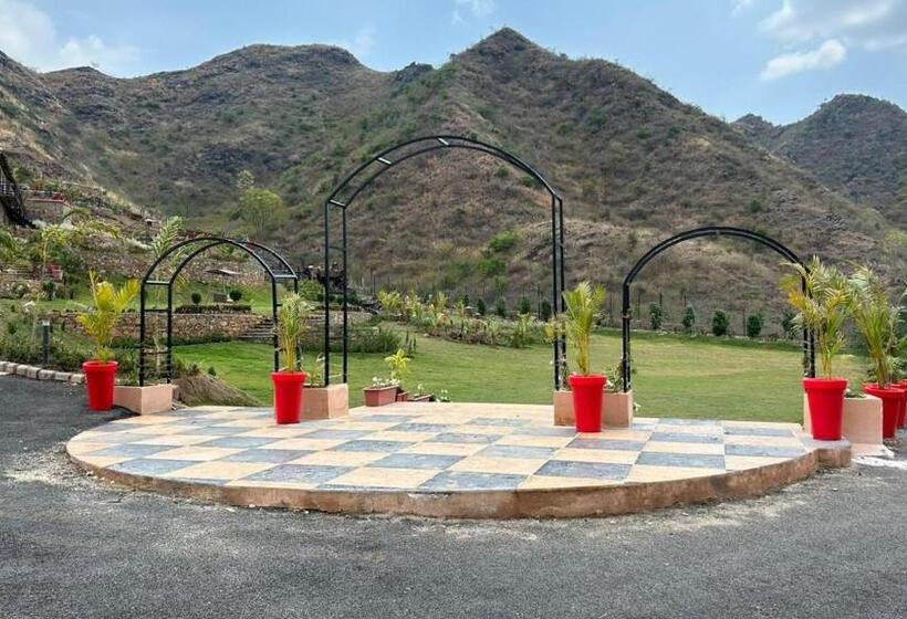 استراحتگاه Swarnagarh Nature Retreat & Spa