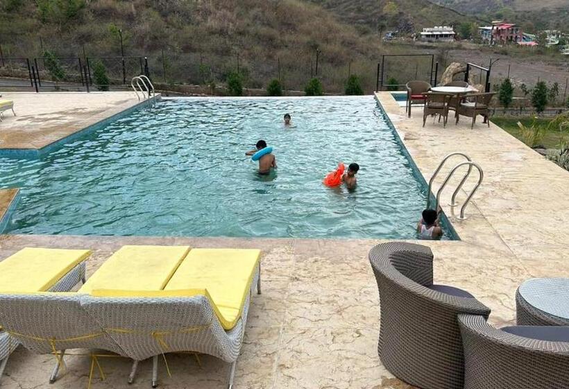 استراحتگاه Swarnagarh Nature Retreat & Spa