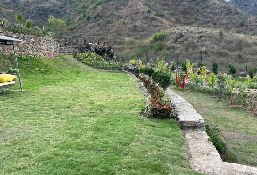 استراحتگاه Swarnagarh Nature Retreat & Spa