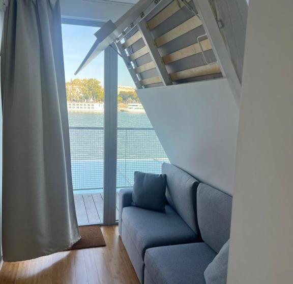 Sundeck Botel   Party Boat