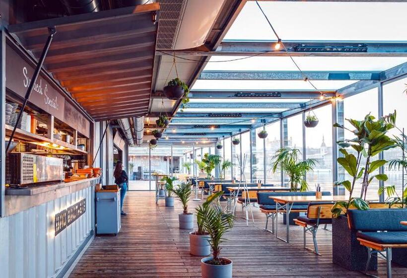 Sundeck Botel   Party Boat