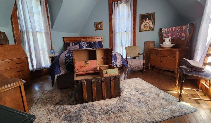 The Carson House Bed & Breakfast