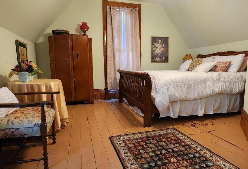 The Carson House Bed & Breakfast