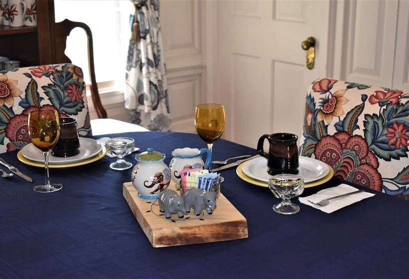 مبيت وإفطار Admiral Peary Inn