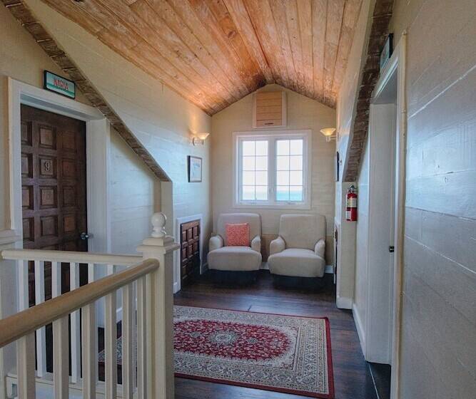 ベッドアンドブレックファースト A Stone's Throw Away