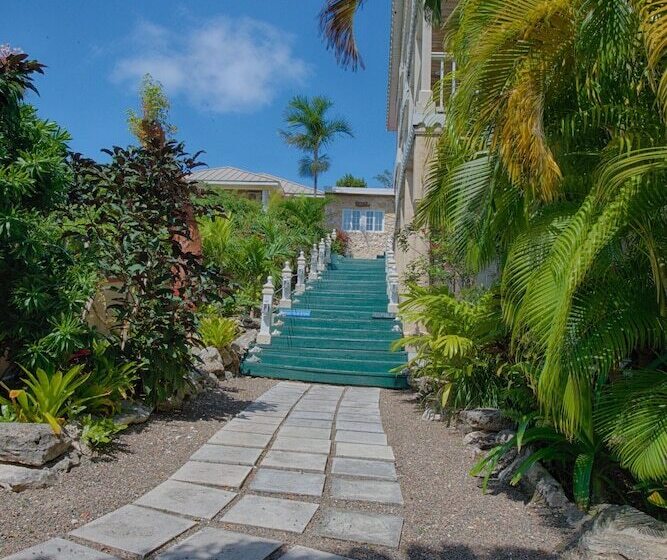 ベッドアンドブレックファースト A Stone's Throw Away