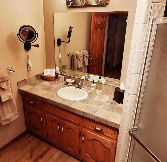 민박 Barons Creekside Resort