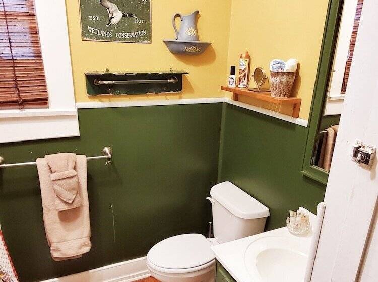 민박 Barons Creekside Resort