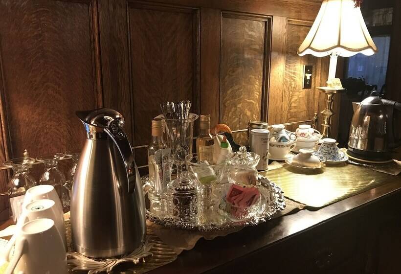 مبيت وإفطار Brass Pineapple Inn