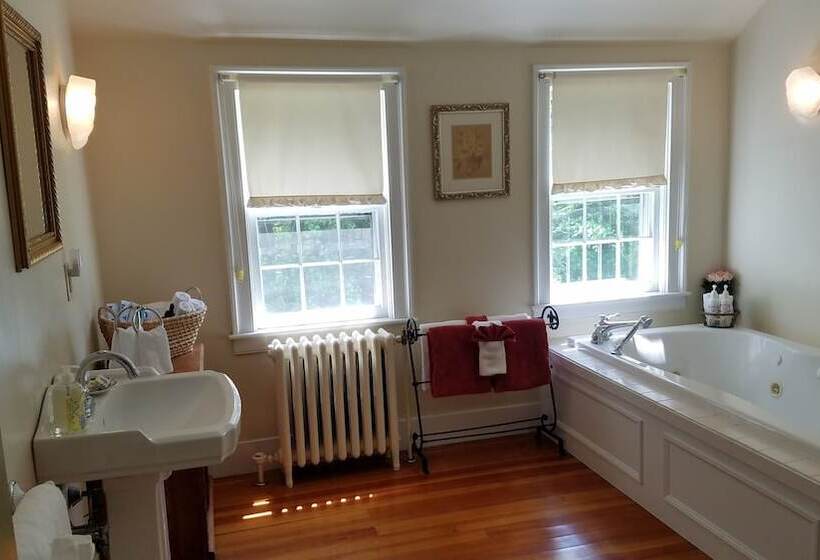 Bed and Breakfast Centennial House
