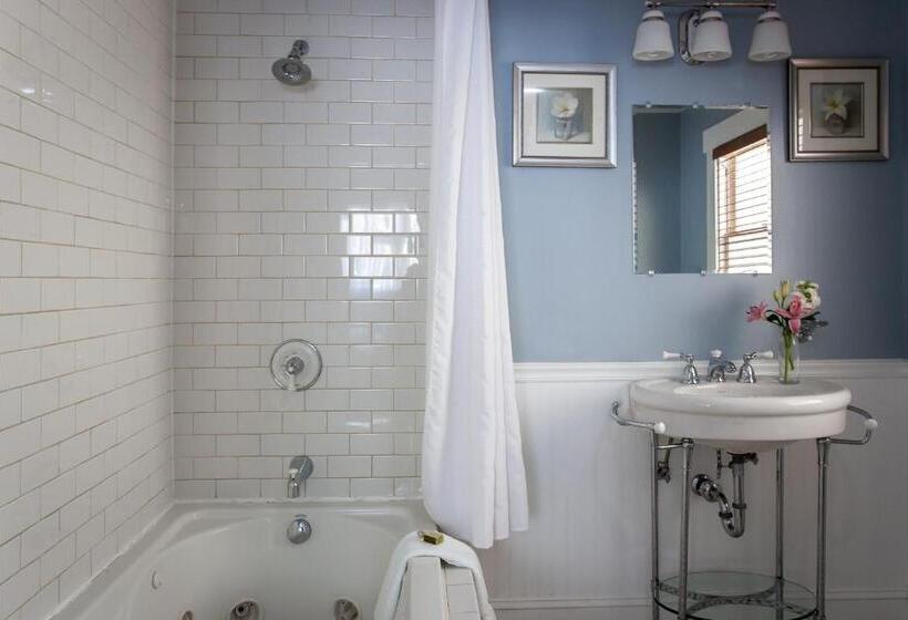 Bed and Breakfast Craftsman Inn