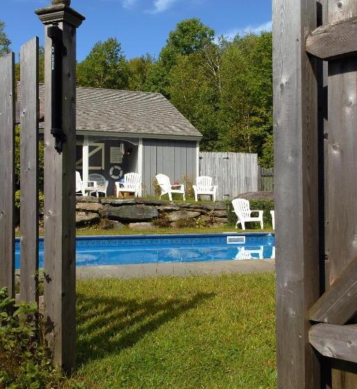 تختخواب و صبحانه Deerhill Inn