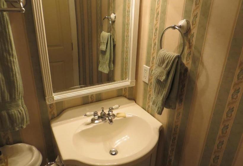 مبيت وإفطار Edith Palmer's Country Inn