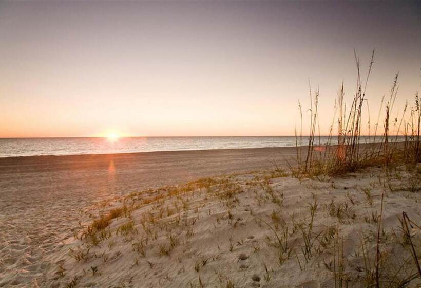 مبيت وإفطار Elizabeth Pointe Lodge