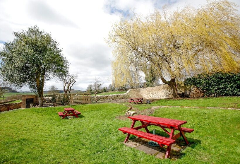 ベッドアンドブレックファースト Hadrian Hotel   Inn