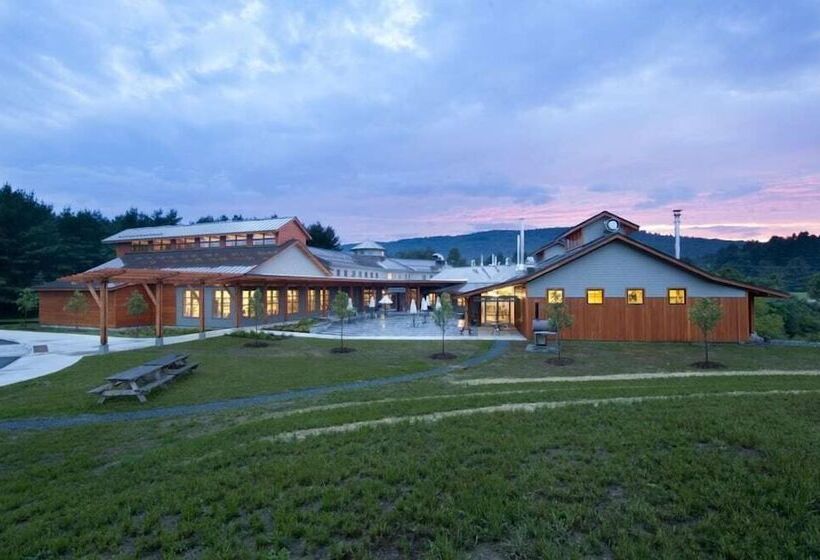 تختخواب و صبحانه Inn At Clearwater Pond