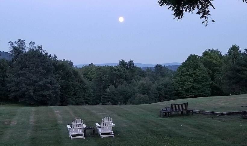 تختخواب و صبحانه Inn At Clearwater Pond