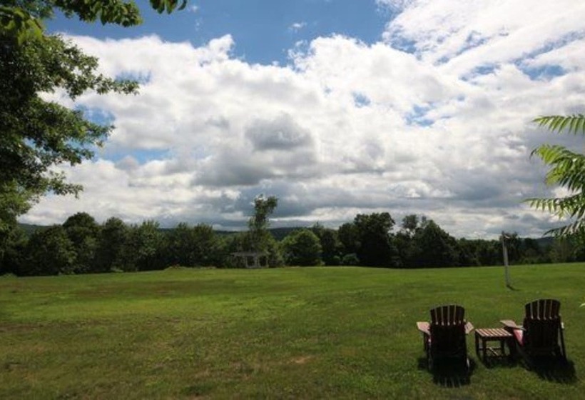 مبيت وإفطار Inn At Clearwater Pond