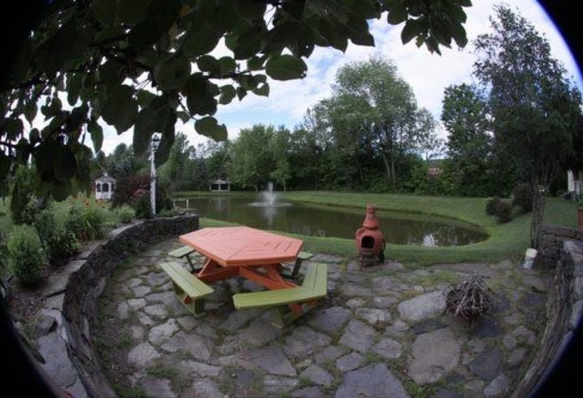 مبيت وإفطار Inn At Clearwater Pond