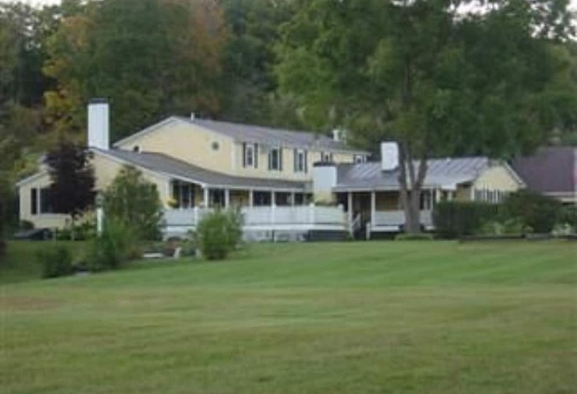 مبيت وإفطار Inn At Clearwater Pond