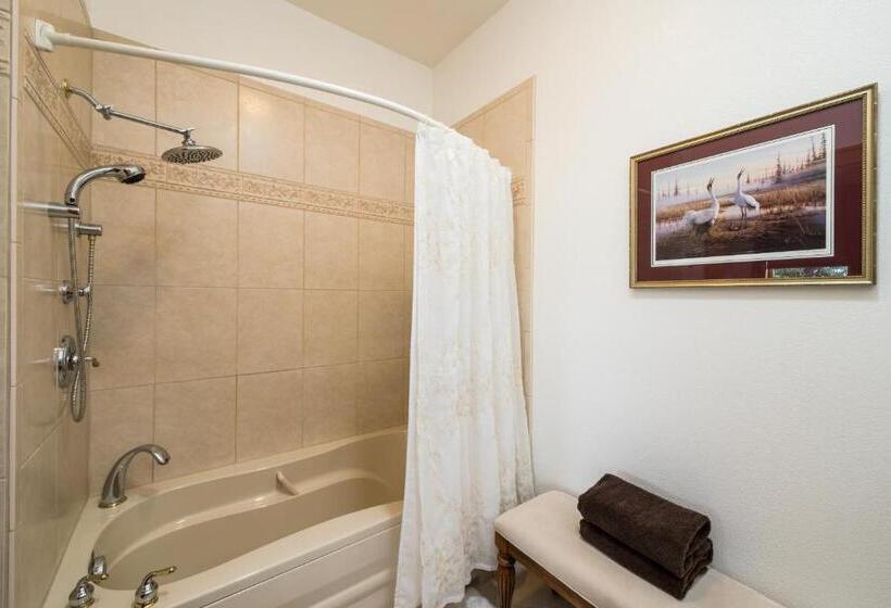 צימר Inn At Wawanissee Point