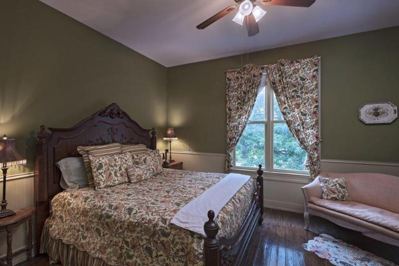 Bed and Breakfast Inn On The Creek