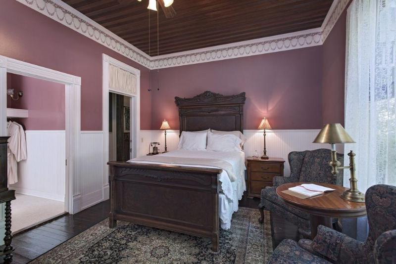 Bed and Breakfast Inn On The Creek