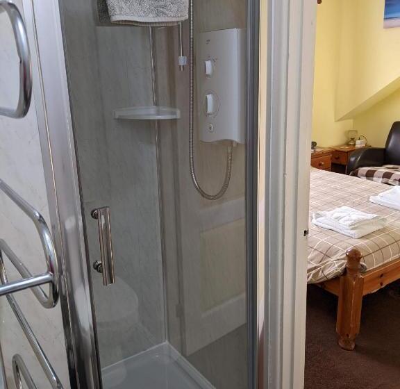 مبيت وإفطار Kingswinford Guest House