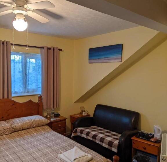 مبيت وإفطار Kingswinford Guest House