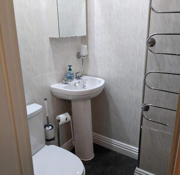 مبيت وإفطار Kingswinford Guest House