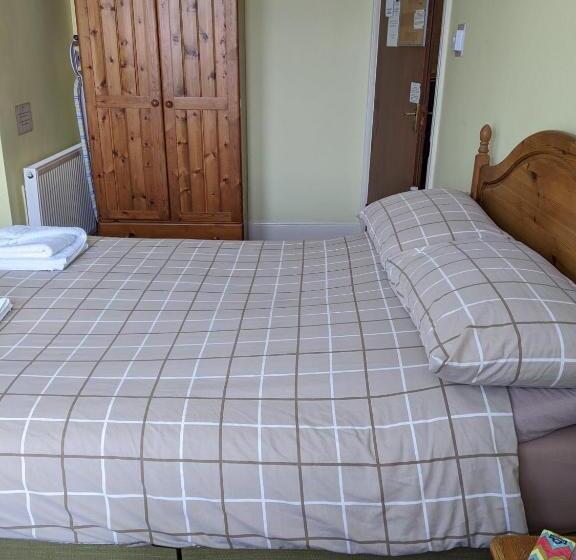 مبيت وإفطار Kingswinford Guest House