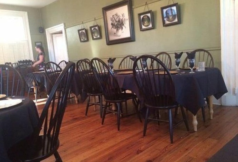 مبيت وإفطار The Lafayette Inn & Restaurant