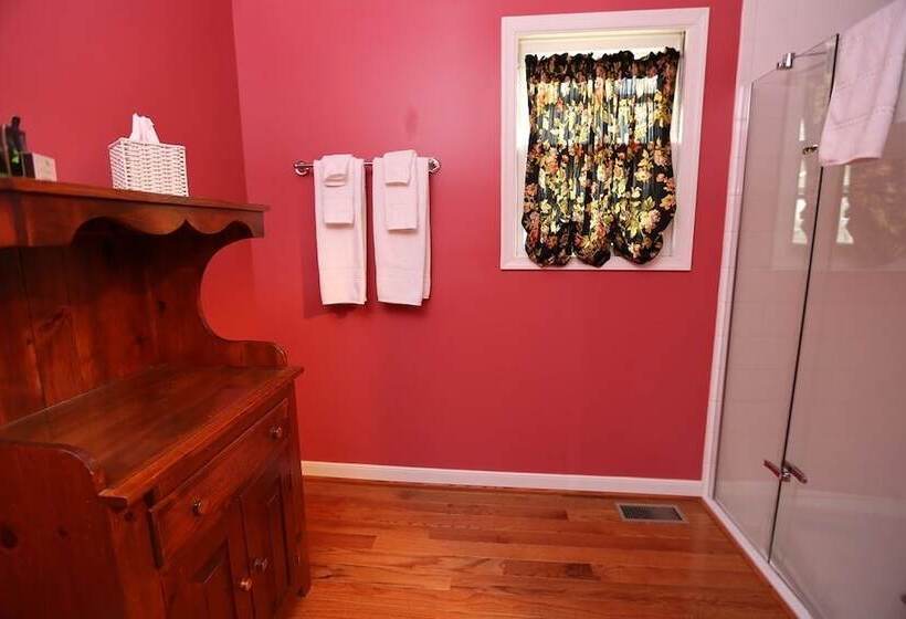 مبيت وإفطار The Lafayette Inn & Restaurant