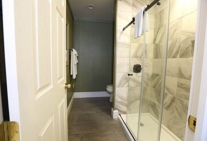 مبيت وإفطار The Lafayette Inn & Restaurant