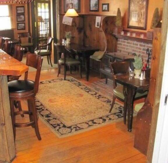 مبيت وإفطار The Monadnock Inn