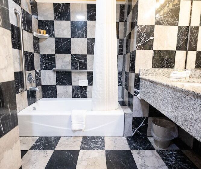 مبيت وإفطار Ocean Inn & Suites