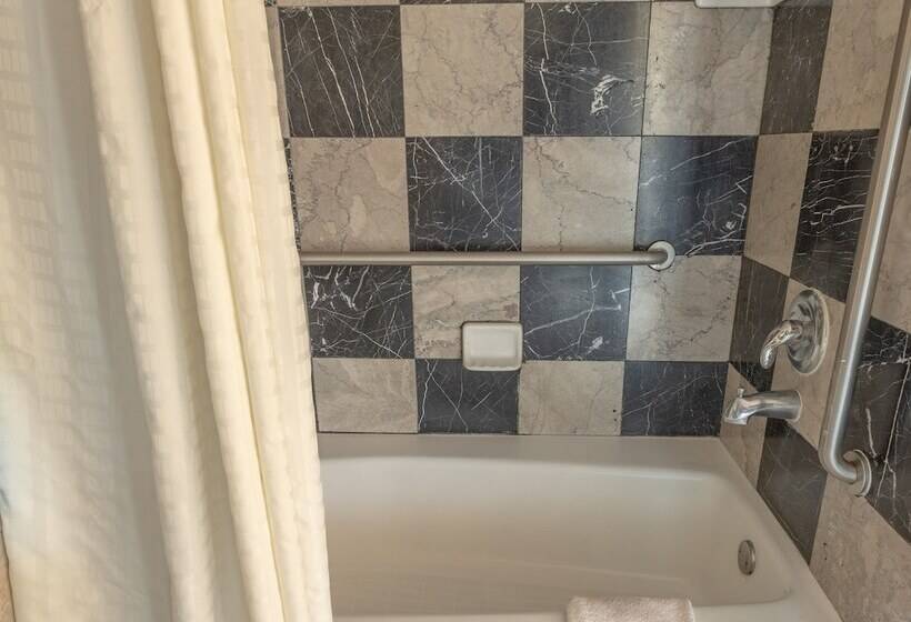 مبيت وإفطار Ocean Inn & Suites