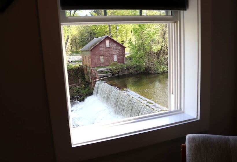민박 Old Mill Inn