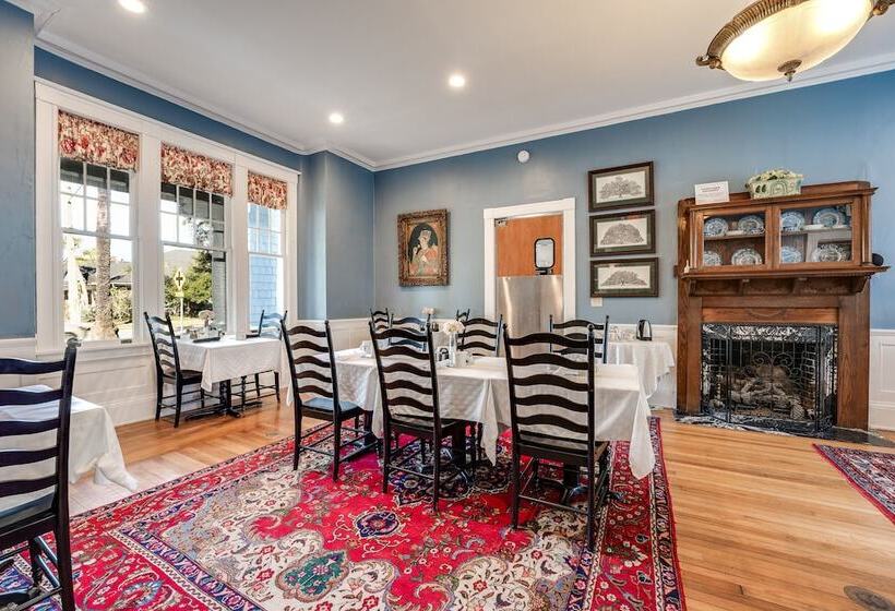 مبيت وإفطار Riverdale Inn