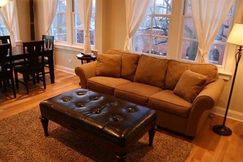 住宿加早餐  Roscoe Village Guesthouse