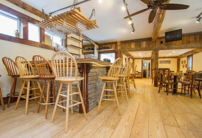 مبيت وإفطار Salt Ash Inn