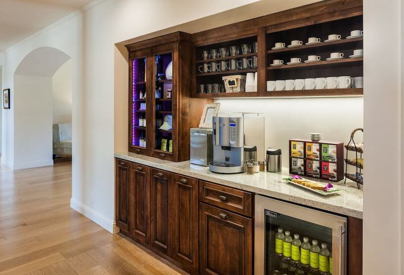 مبيت وإفطار Seal Cove Inn