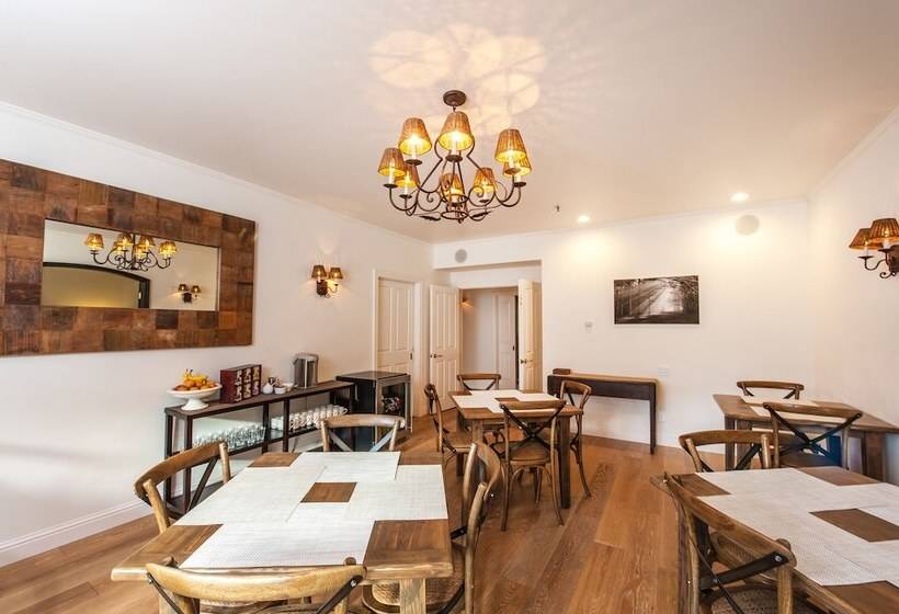 مبيت وإفطار Seal Cove Inn