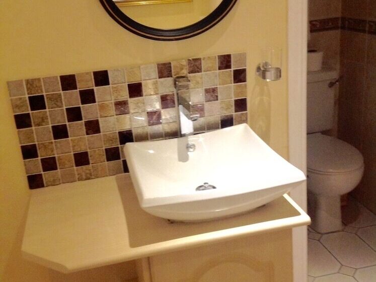 민박 Shawlee Cottage