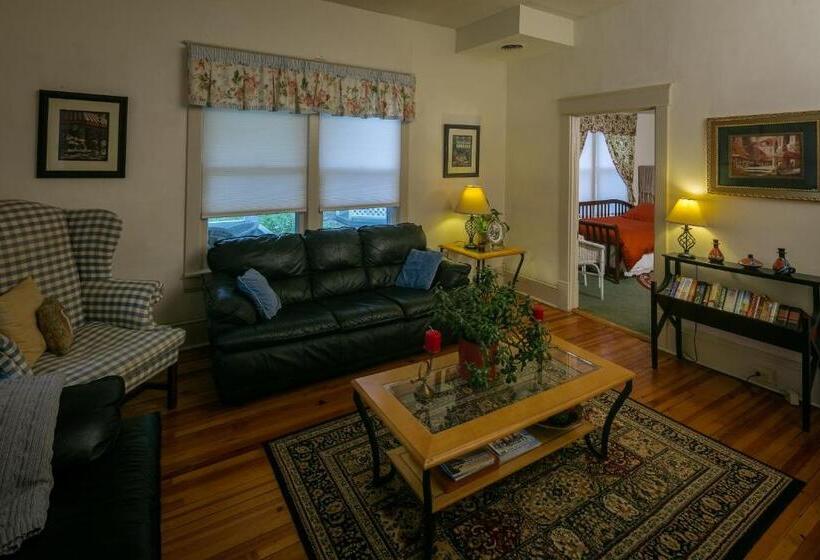 צימר Taylor House Inn